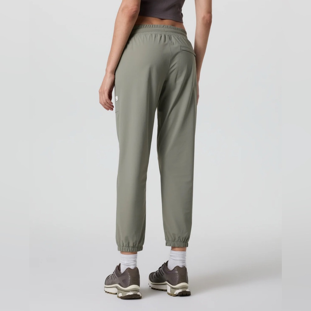 SOLD vuori Miles Jogger in Green Size Large - Picture 2 of 16